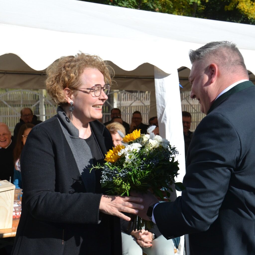 Instagram post from teamgemeinsamfuergrabern. This post is in position 2.